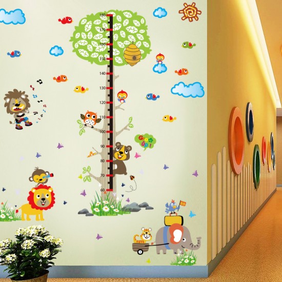 Sticker decorativ, masuratoare copacel cu animalute 143 cm, 70STK Sticker decorativ, masuratoare copacel cu animalute 143 cm, 70STK