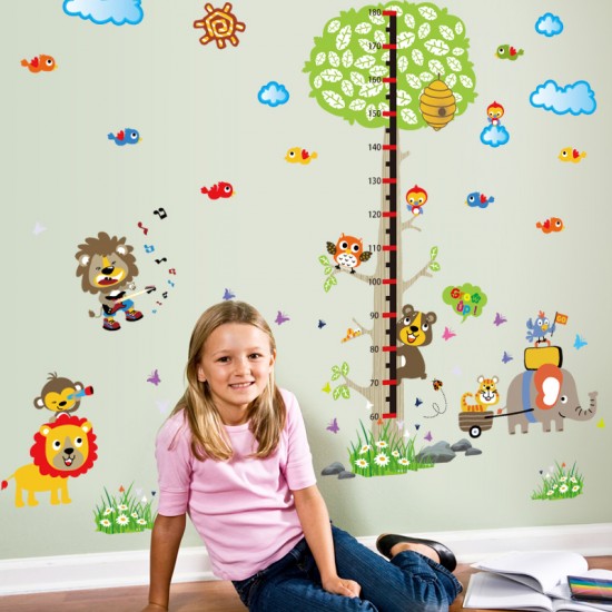 Sticker decorativ, masuratoare copacel cu animalute 143 cm, 70STK Sticker decorativ, masuratoare copacel cu animalute 143 cm, 70STK
