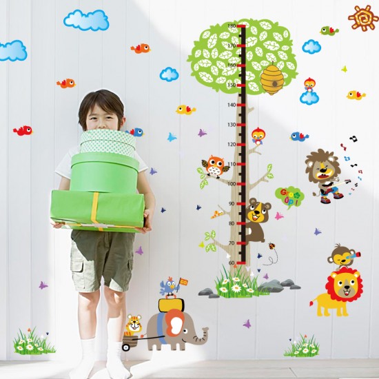 Sticker decorativ, masuratoare copacel cu animalute 143 cm, 70STK Sticker decorativ, masuratoare copacel cu animalute 143 cm, 70STK